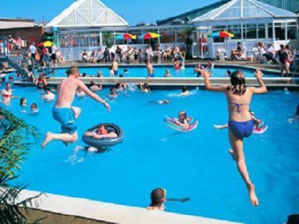 Blue Dolphin Holiday Park Gristhorpe Εξωτερικό φωτογραφία